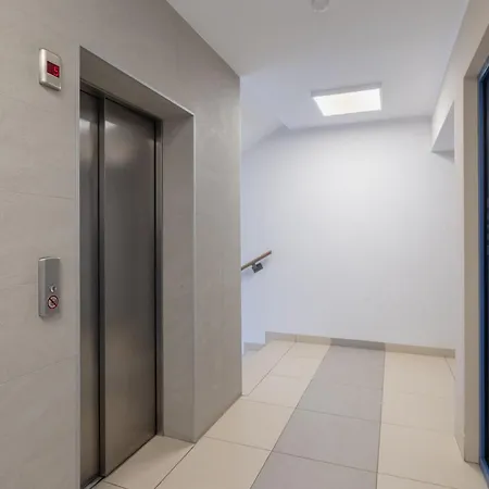 Potulicka Yellow Apartment *